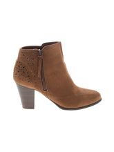 1 shoe size - 9