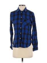 Long Sleeve Button Down Shirt size - S
